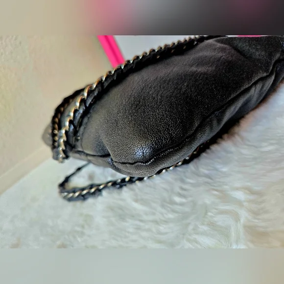 Chanel Luxe Ligne Tote Bag - Picture 11 of 16